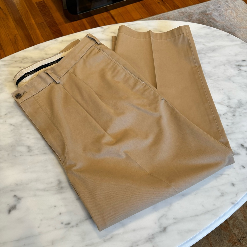 Men’s Brooks Brothers Thompson Clark Chino Pants Size W44/L34